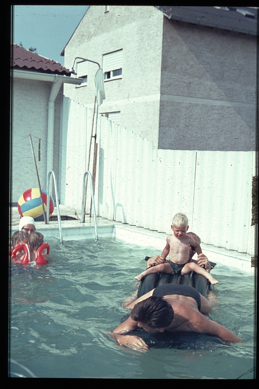 20.Regensburg jun 1966 Ilse,Papa,Walter,Brigitte,Marion,Peter.JPG